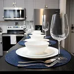 2Br Getaway W Gym, Parking Near Rvrwalk & Dome