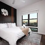 2Br Getaway W Gym, Parking Near Rvrwalk & Dome