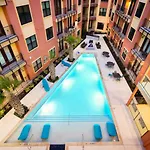 Chic 1Br W Gym & Parking Near Rvrwalk & Dome