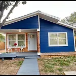 Beautiful Private Room In Shared Home - Near Frost Bank Center