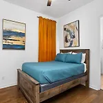 The Heritage Haus - Modern Cabin In Downtown San Antonio