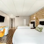 Riverwalk Plaza Hotel