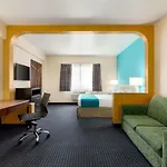 Howard Johnson By Wyndham San Antonio Hotel & Suites