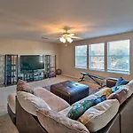 Spacious San Antonio Home - 5 Miles To Seaworld!