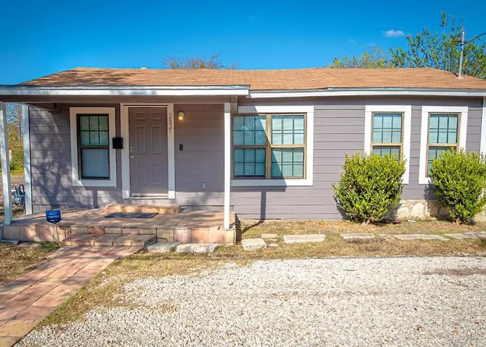 Nice 3B 2Ba Near Downtown 2 Min Atandt Center