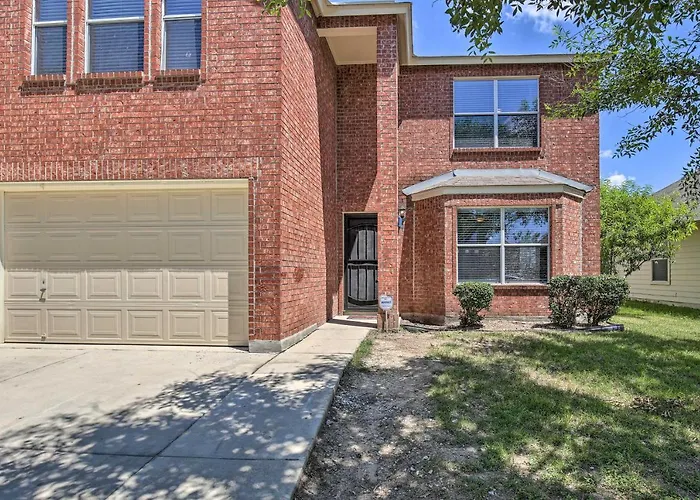 Spacious San Antonio Home About 9 Miles To Usta!