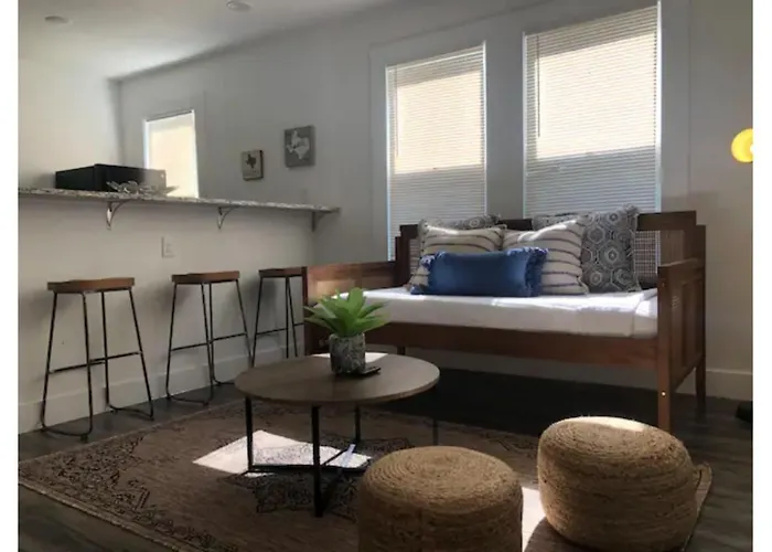 Impressive Cozy Historic 2Br Apt Near Downtown