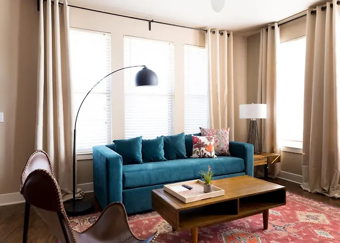 Wanderjaunt - Southtown Apartments