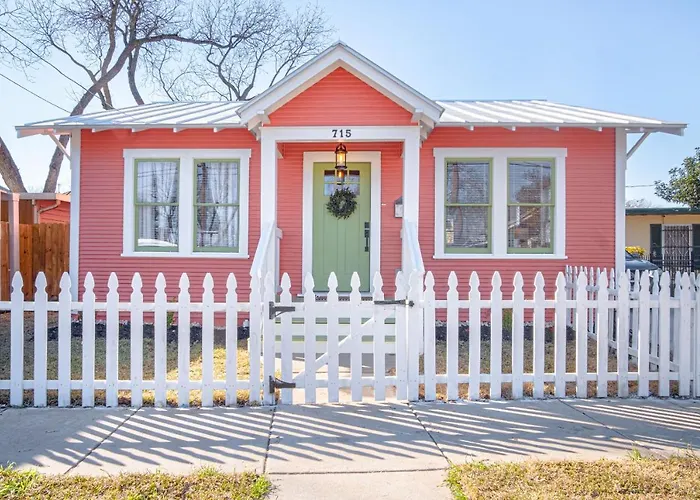 Dazzling 3 Br2 Ba Home Near Downtown Tower Americas