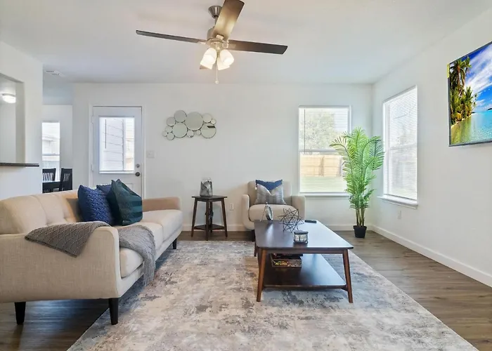 Newly Remodeled Family Home Close To Seaworld
