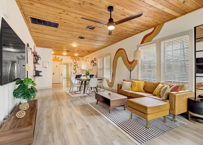 The Retro Retreat - Close To Downtown, Fort Sam