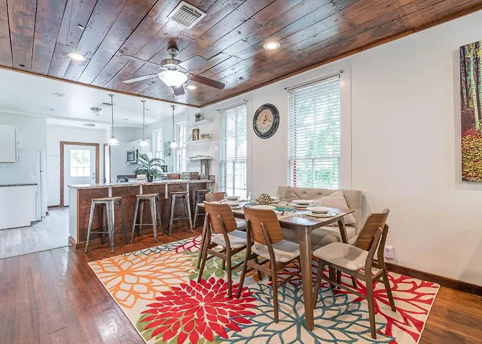 Free Parking, Walk To Botanical Garden, Ps4, Grill, Private Fenced Backyard, Pets Allowed