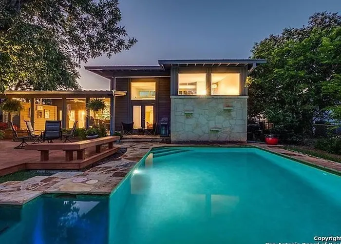 Serene Pool & Firepit In Stunning Home By Airport