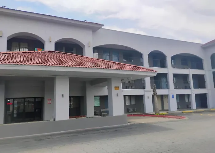 Hallmark Inn And Suites