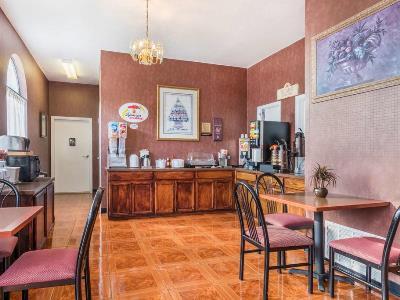 Motel Super 8 By Wyndham At I-10 2*