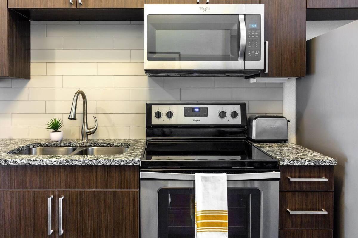 Black Swan - Rivera On Broadway - Free Parking Holiday home