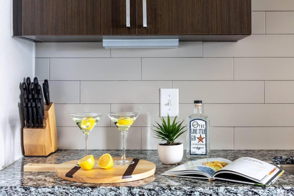 Black Swan - Rivera On Broadway - Free Parking Holiday home