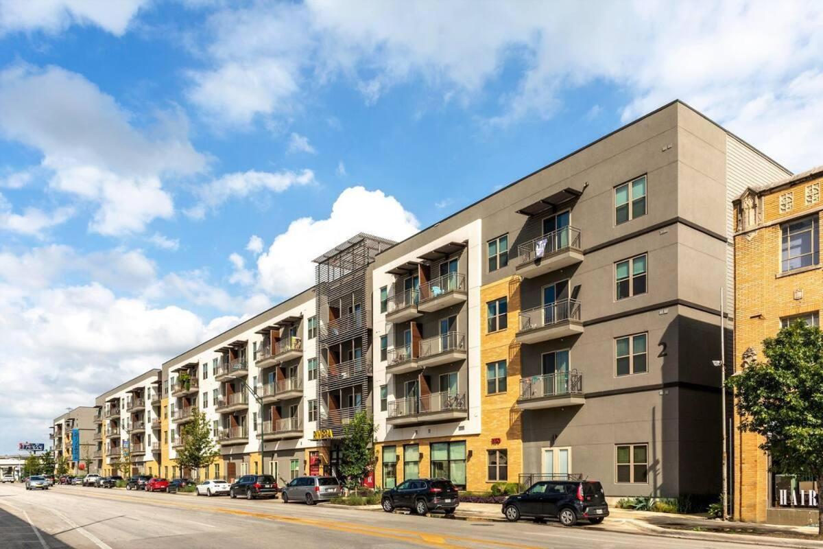 Holiday home Black Swan - Rivera On Broadway - Free Parking San Antonio