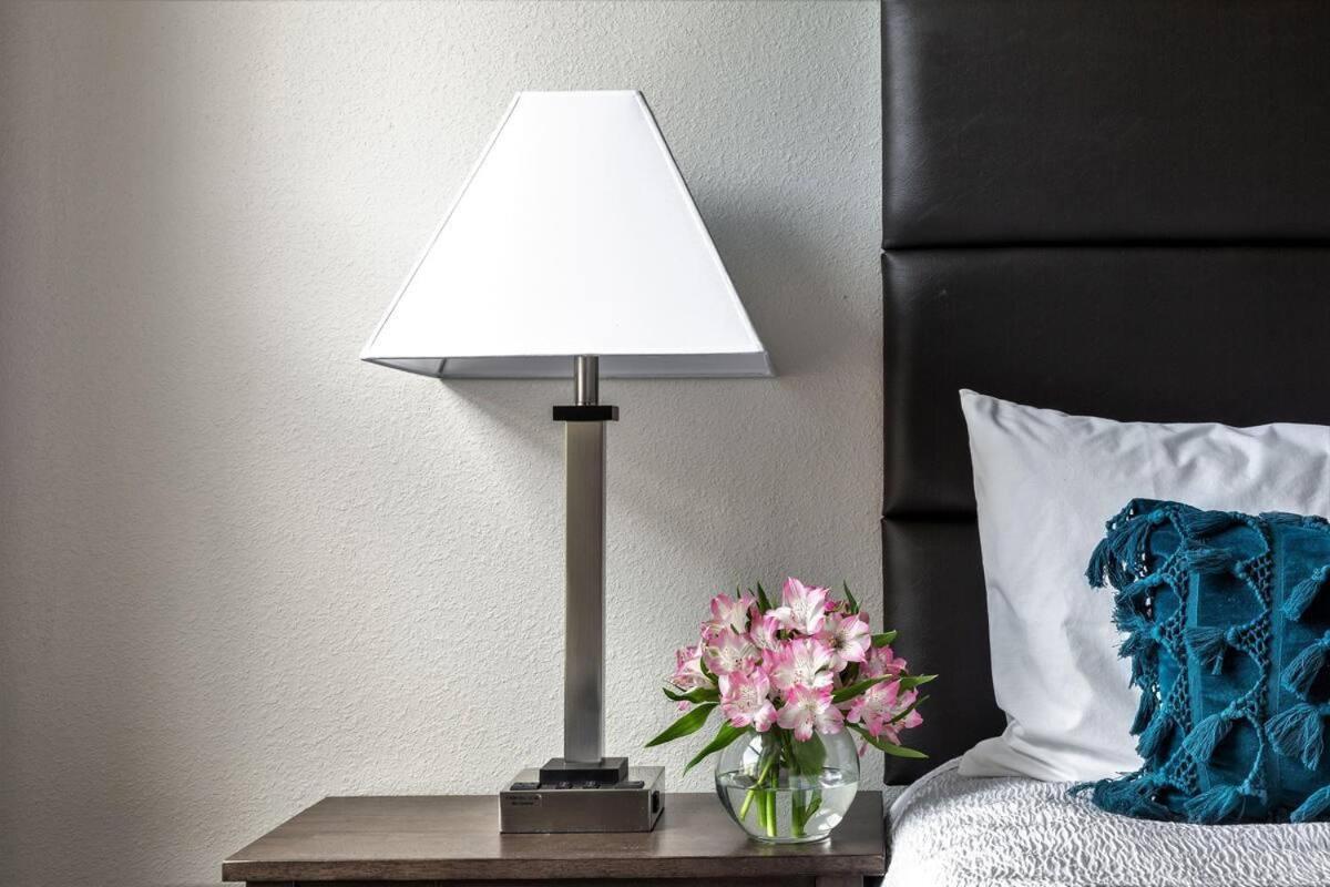 Holiday home Black Swan - Rivera On Broadway - Free Parking