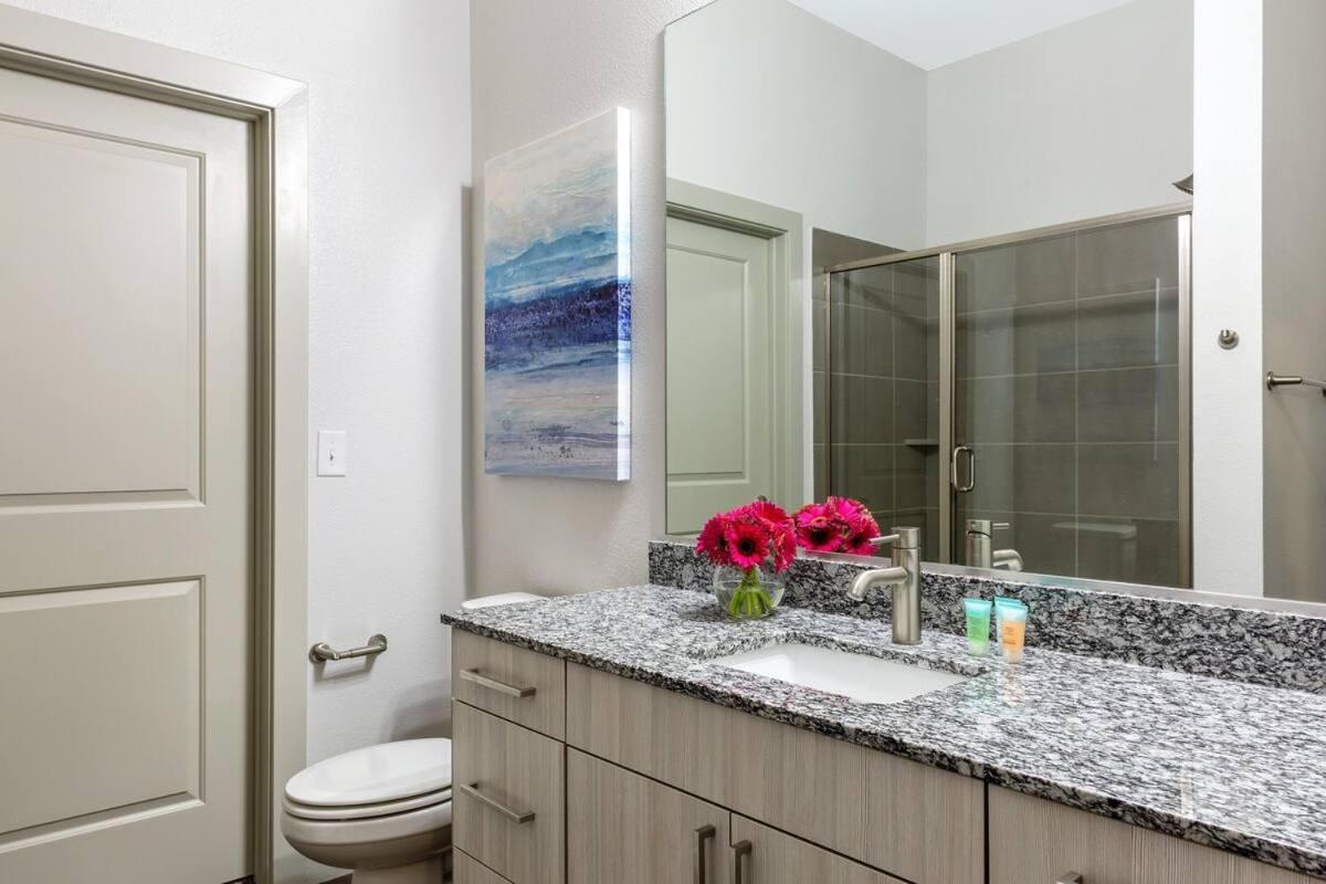 Black Swan - Rivera On Broadway - Free Parking Holiday home *