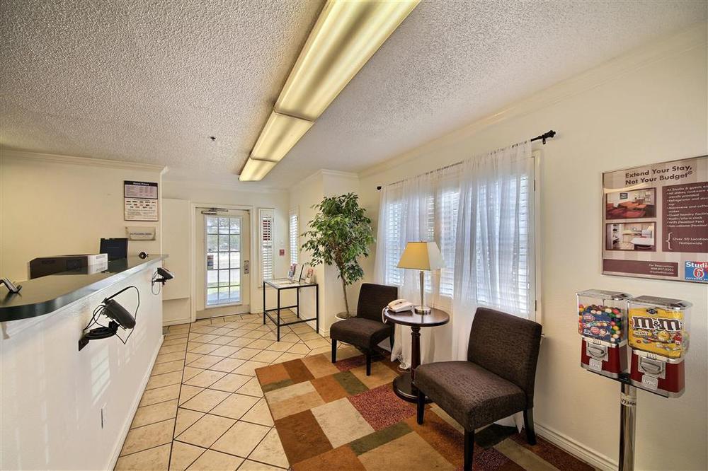 Hotel 6-san Antonio, Tx - Six Flags 2*