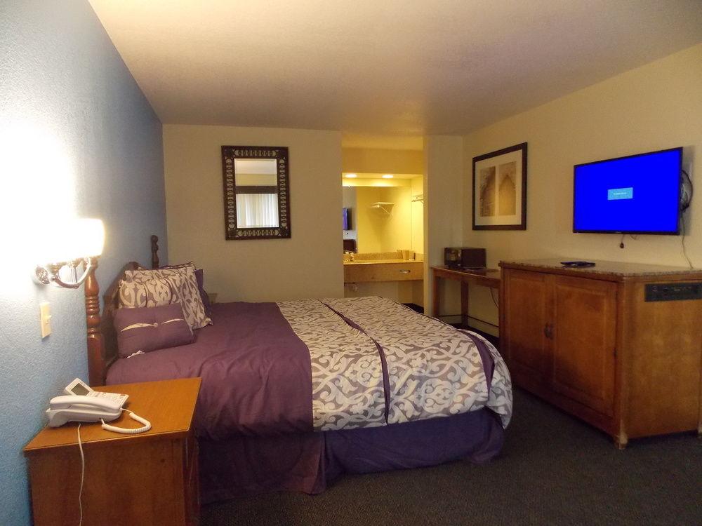 Hotel Econo & Downtown 2*