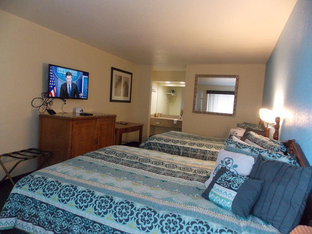 Hotel Econo & Downtown 2*