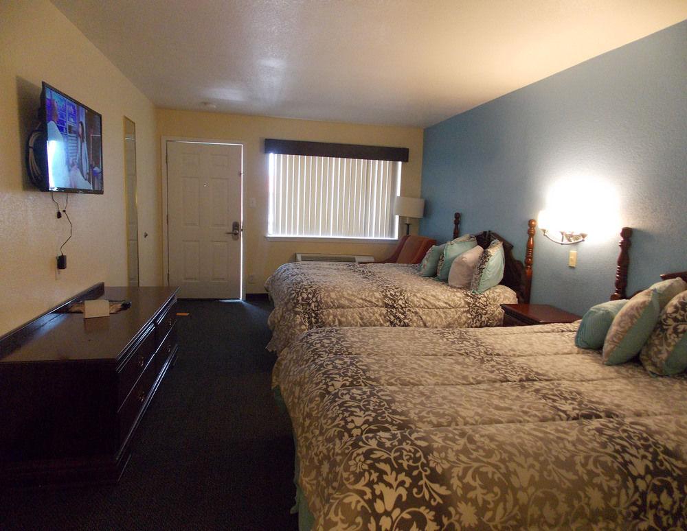 Econo & Downtown Hotel 2*