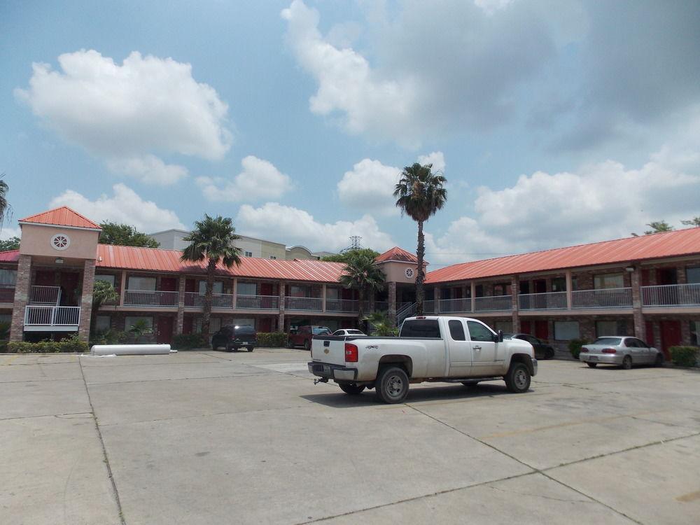 Econo & Downtown Hotel 2*