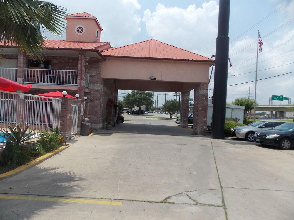 Econo & Downtown Hotel 2*