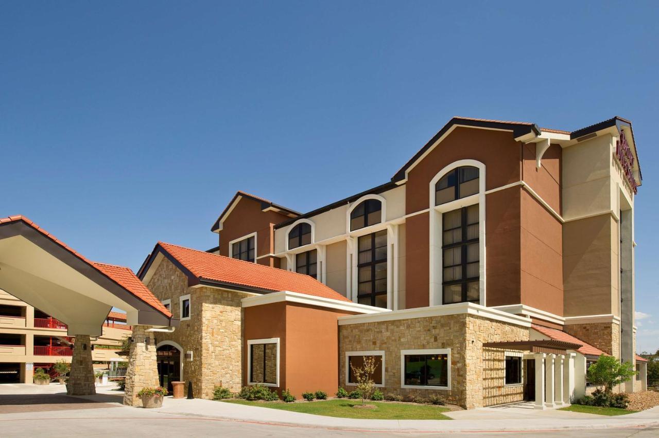 Hotel Drury Plaza Airport 3*