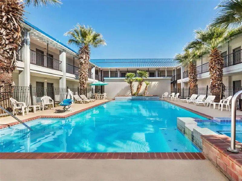 Hotel Howard Johnson By Wyndham & San Antonio