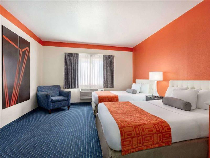 Hotel Howard Johnson By Wyndham & 2*