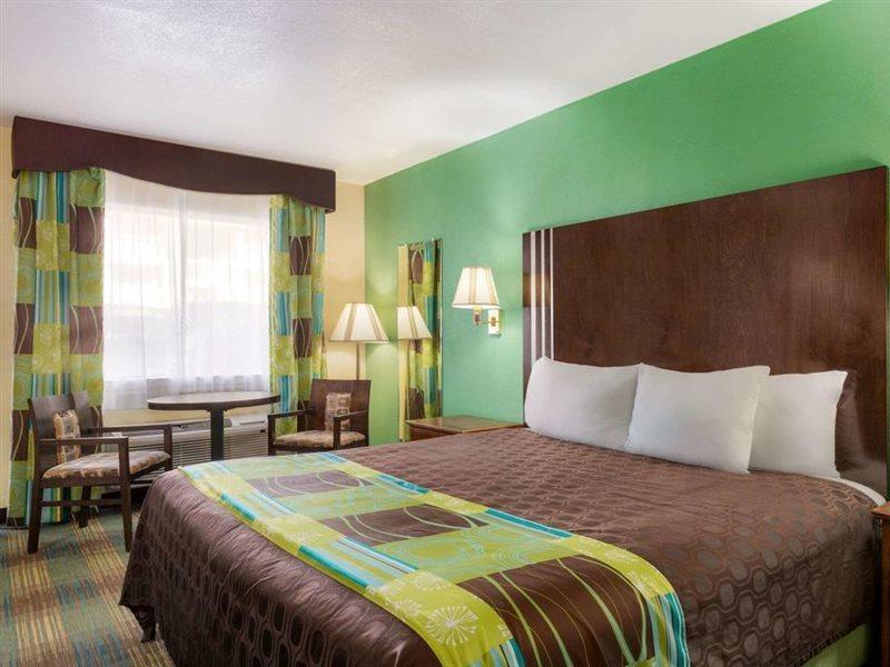 Ramada By Wyndham Near Seaworld - Lackland Afb