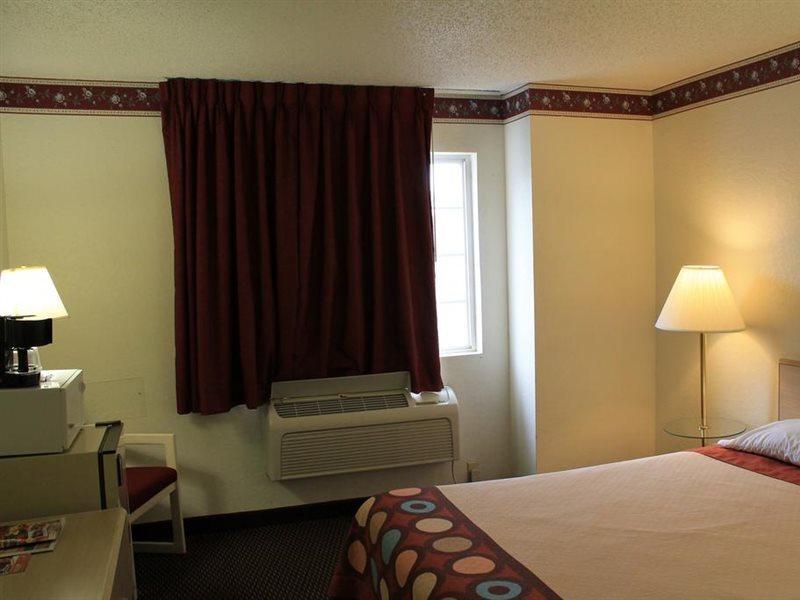 Super 8 By Wyndham San Antonio/fiesta 2* San Antonio