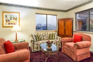Oyo East Hotel