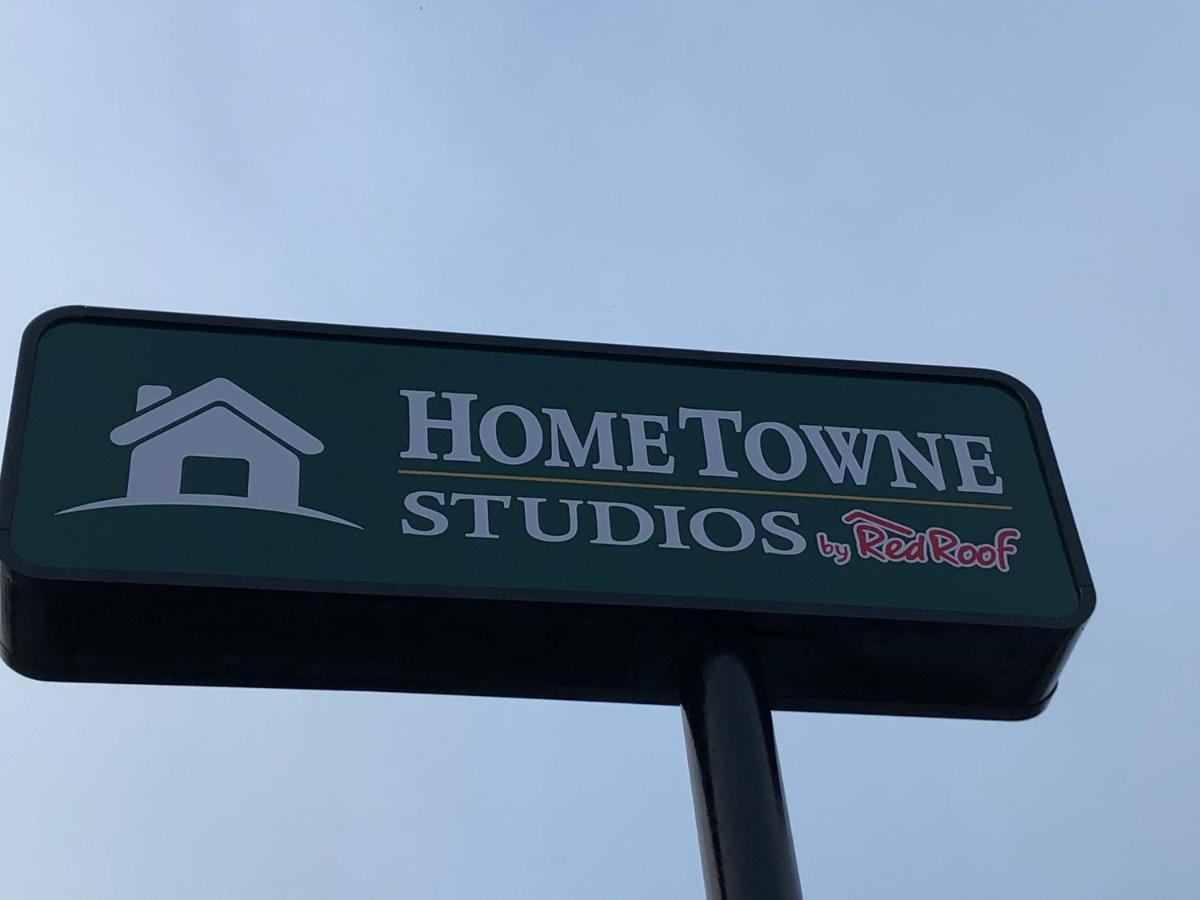 Hometowne By Red Roof E - Frost Bank Center Motel 2*