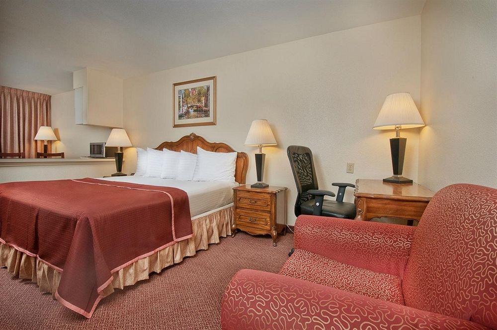 Western Near Lackland Afb Seaworld 3*