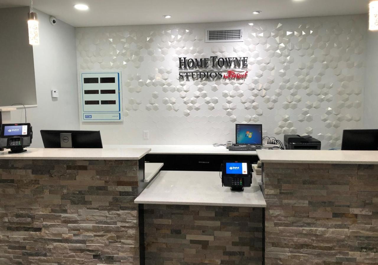 Hometowne By Red Roof E - Frost Bank Center 2* San Antonio