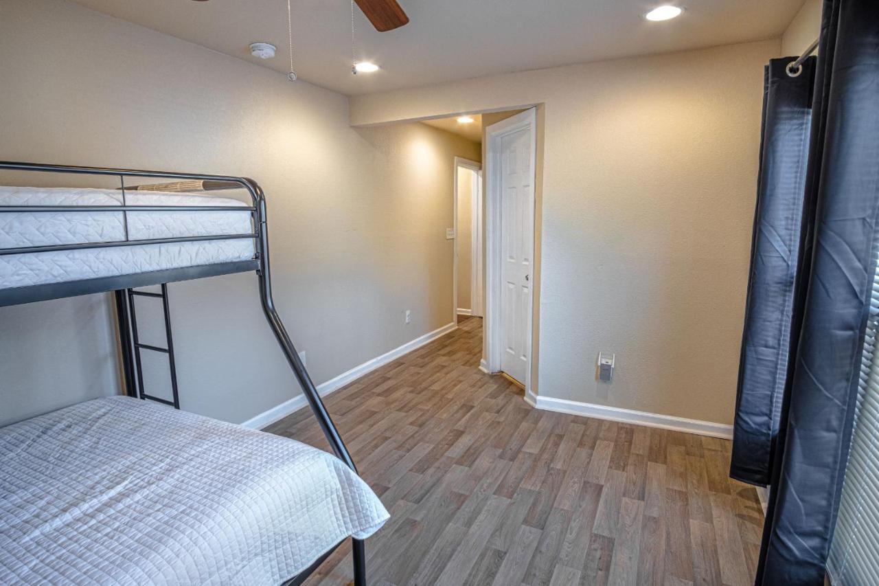 Holiday home 3b 2ba Near Downtown 2 Min Atandt Center *