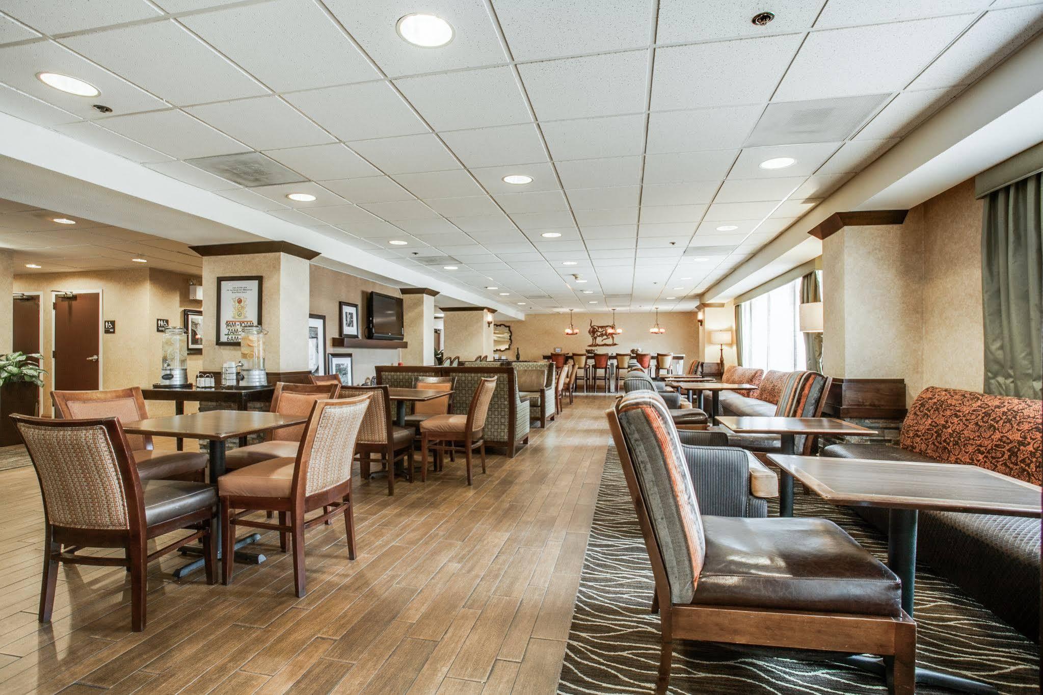 Hampton Downtown 3*