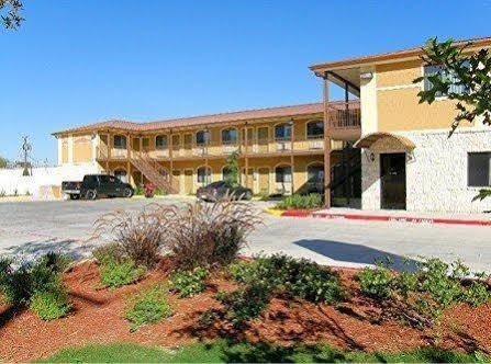 Camino Real Motel 2*