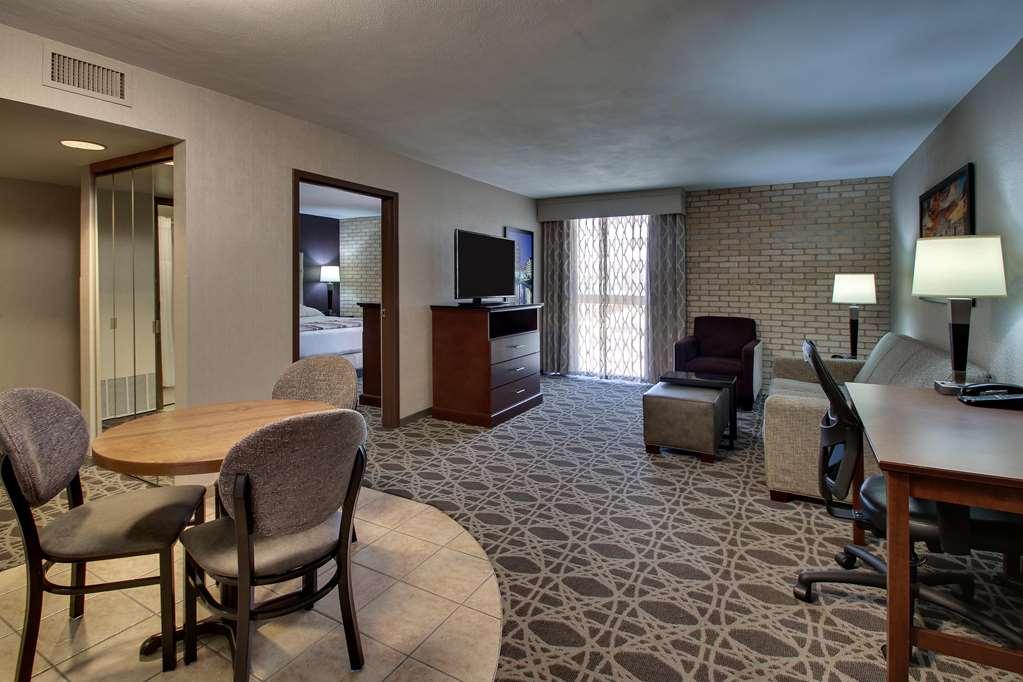 Drury Plaza Airport San Antonio