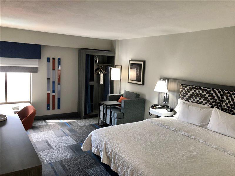 Hampton Downtown 3*