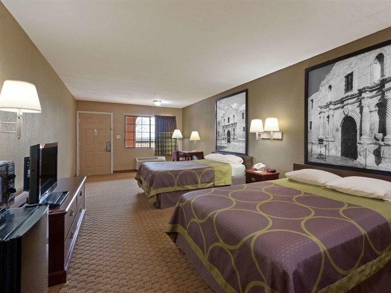 Super 8 By Wyndham San Antonio/riverwalk Area Hotel San Antonio