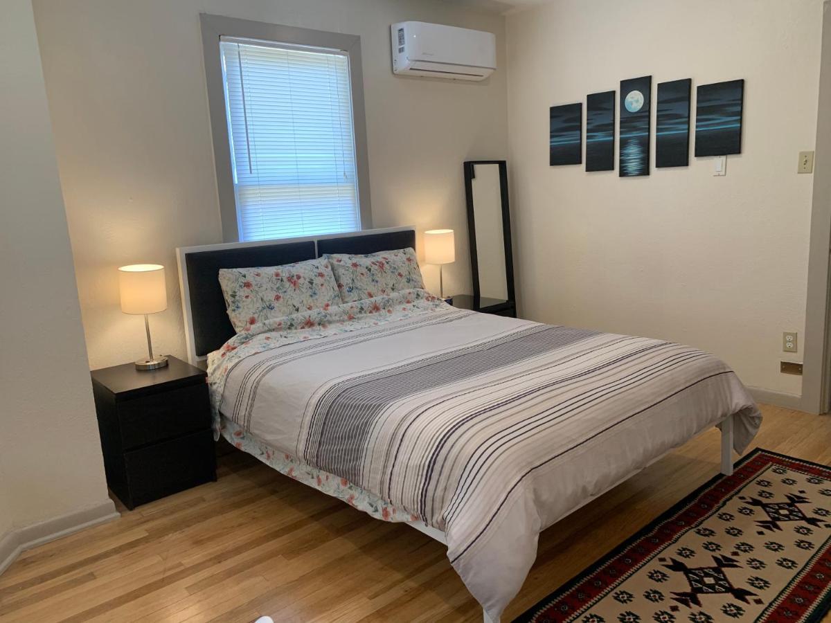 125-#4 Downtown Cozy Upstairs One Bedroom Apartment *
