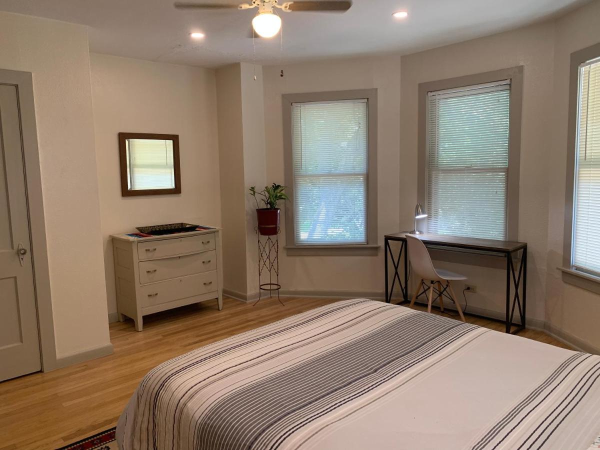 125-#4 Downtown Cozy Upstairs One Bedroom * San Antonio