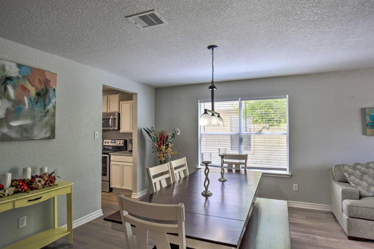 Spacious About 9 Miles To Usta! San Antonio