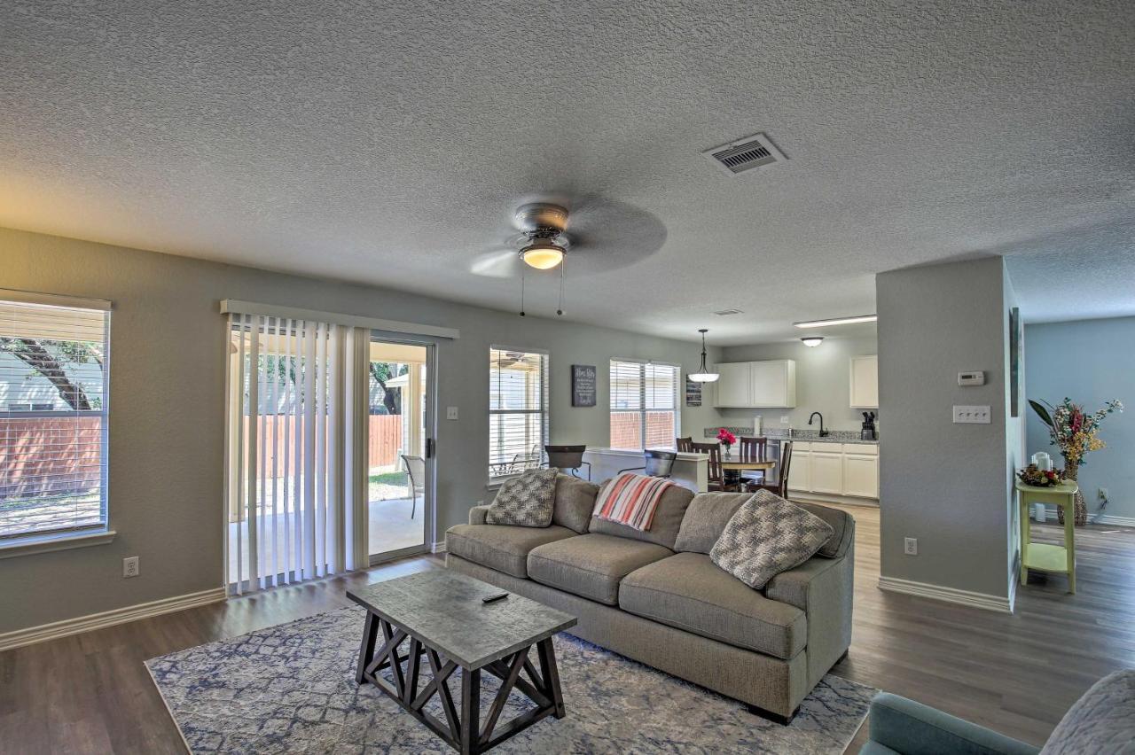 Spacious About 9 Miles To Usta! San Antonio