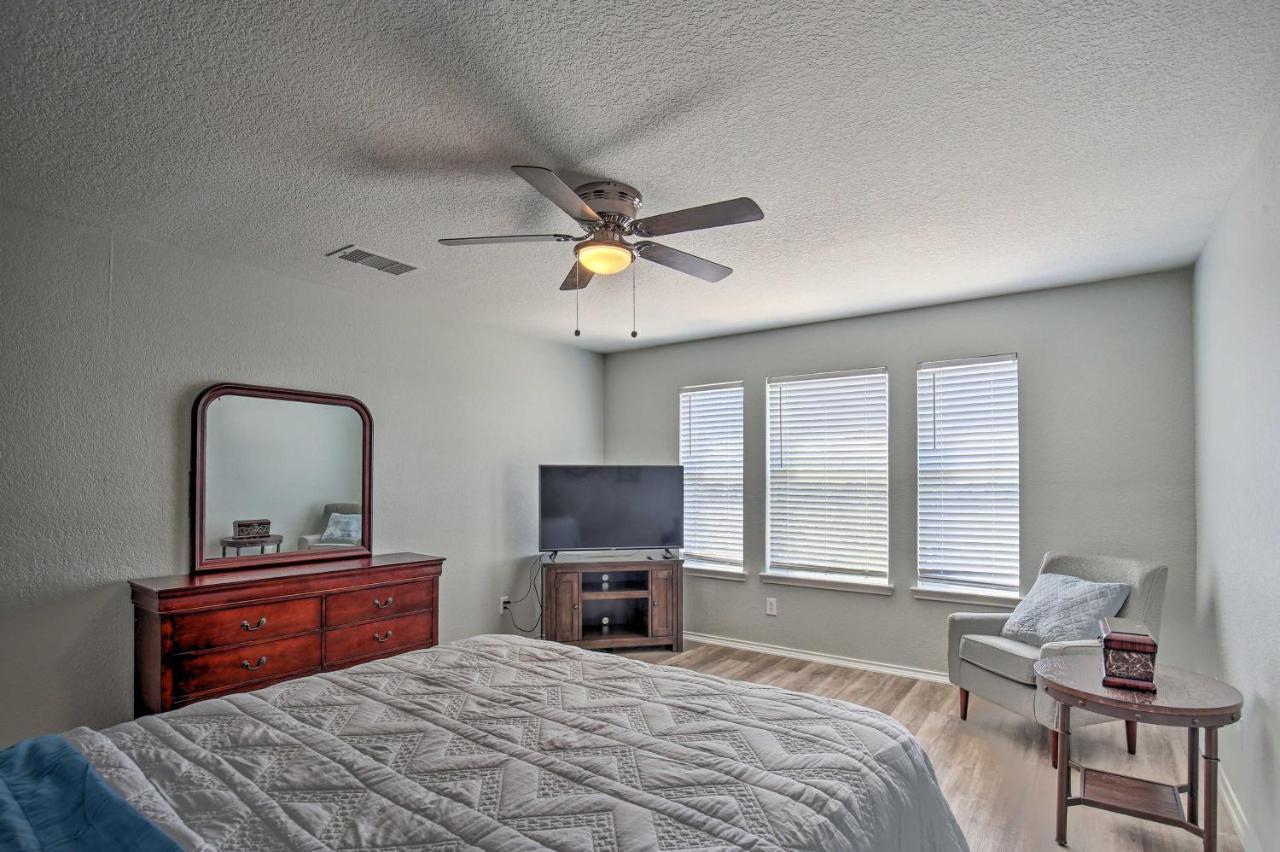 Spacious About 9 Miles To Usta!